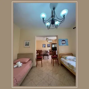 https://guesthouse-fortuzi.hotels-in-tirana.com